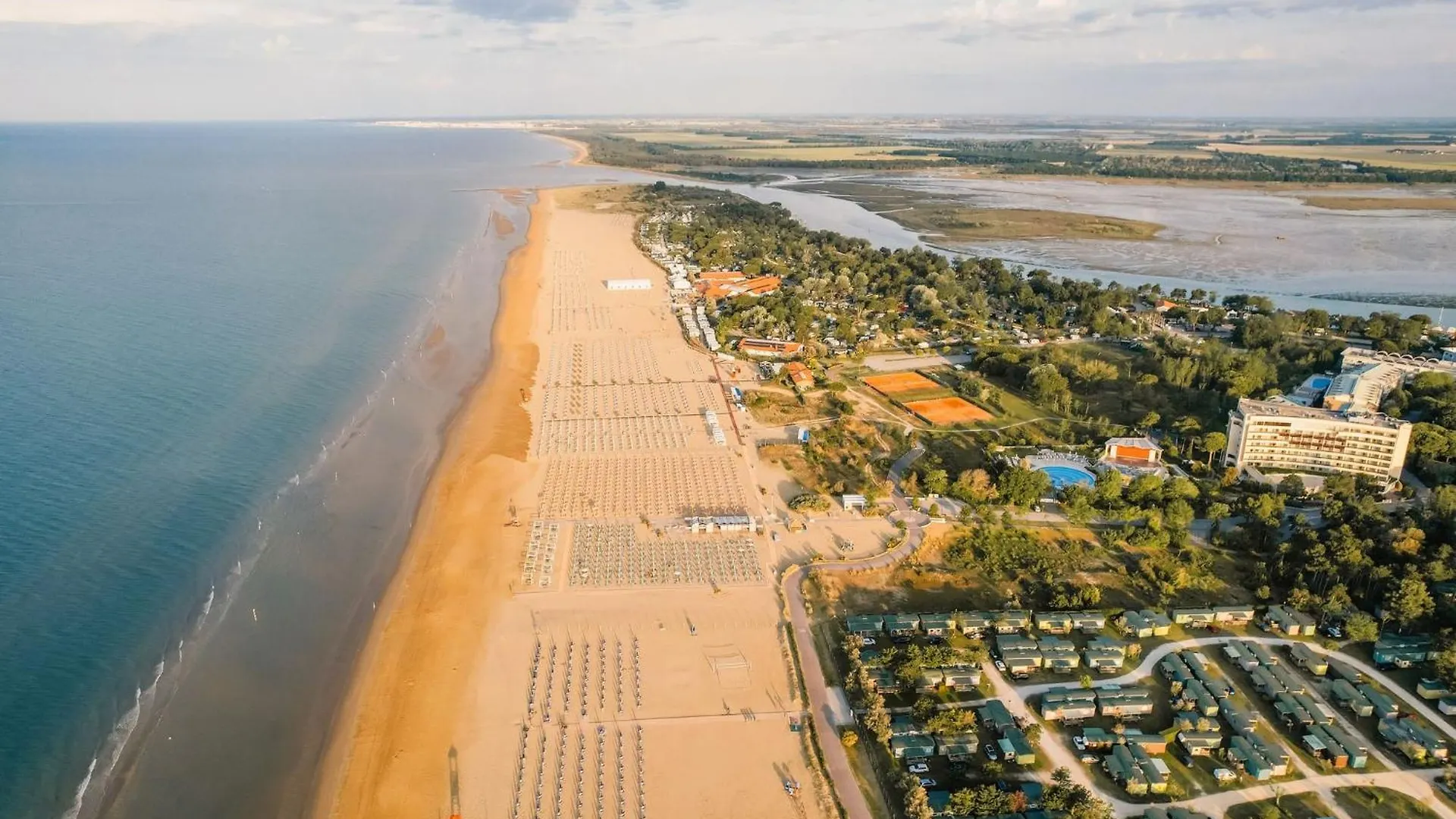Beach Retreat For Up To 6 Guests By Beahost Rentals Bibione Italie